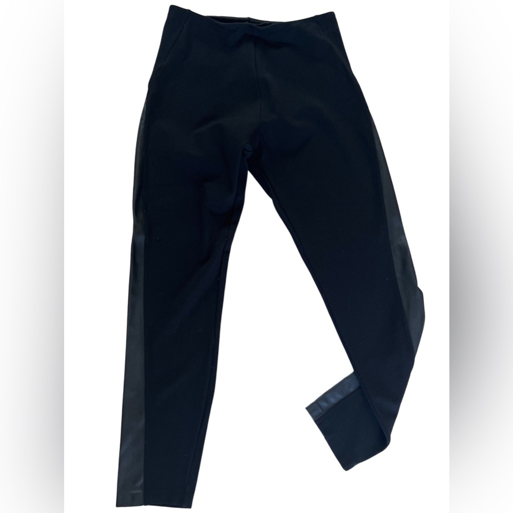 Lysse Black Leggings with Faux Leather Stripe down Sides. Size Medium.